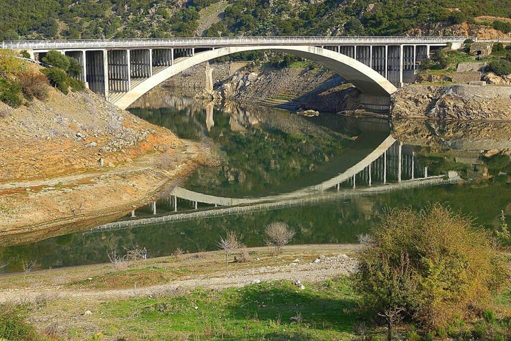 Ferula Romantica Mansarda Tra Fiumi E Montagne Sardegna Seùlo المظهر الخارجي الصورة